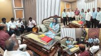 இது என்ன வடஇந்தியாவா? சிம்மாசனத்தில் MLA.. சேரில் அதிகாரிகள்.. தவெக MLA கனிமொழி போட்டோவால் சர்ச்சை இது என்ன வடஇந்தியாவா? சிம்மாசனத்தில் MLA.. சேரில் அதிகாரிகள்.. தவெக MLA கனிமொழி போட்டோவால் சர்ச்சை