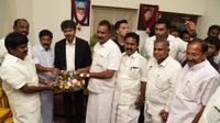 ஆட்சிக்கே பெரிய ஆபத்து.. விஜய் டேபிளுக்கு போன ரிப்போர்ட்! வேலுமணியை வேண்டாம் என்றது இதனால் தானா? ஆட்சிக்கே பெரிய ஆபத்து.. விஜய் டேபிளுக்கு போன ரிப்போர்ட்! வேலுமணியை வேண்டாம் என்றது இதனால் தானா?