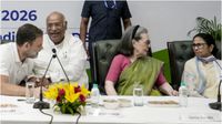90 நிமிடங்கள் நடந்த மீட்டிங்.. ராகுல் தலைமையை ஏற்கும் மம்தா? கச்சிதமாக காய் நகர்த்தும் காங்கிரஸ் 90 நிமிடங்கள் நடந்த மீட்டிங்.. ராகுல் தலைமையை ஏற்கும் மம்தா? கச்சிதமாக காய் நகர்த்தும் காங்கிரஸ்