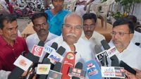 பழனி ரூ 100 கோடி மோசடி வழக்கில் மர்ம முடிச்சுகள்! 2 கோடி செக்கில் பணம் இருக்கா? மார்க்சிஸ்ட் கேள்வி பழனி ரூ 100 கோடி மோசடி வழக்கில் மர்ம முடிச்சுகள்! 2 கோடி செக்கில் பணம் இருக்கா? மார்க்சிஸ்ட் கேள்வி