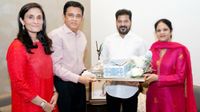 கலாநிதி மாறன் தந்த அழைப்பிதழ்.. அனிருத் - காவ்யா ரிசப்ஷன் எப்போ தெரியுமா? 5 ஸ்டார் ஹோட்டலில் தடபுடல் கலாநிதி மாறன் தந்த அழைப்பிதழ்.. அனிருத் - காவ்யா ரிசப்ஷன் எப்போ தெரியுமா? 5 ஸ்டார் ஹோட்டலில் தடபுடல்