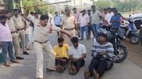 తెనాలిలో పోలీస్ లాఠీఛార్జ్ వీడియో వైరల్.. ఒకరు సస్పెండ్ ! తెనాలిలో పోలీస్ లాఠీఛార్జ్ వీడియో వైరల్.. ఒకరు సస్పెండ్ !