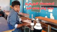 Tenth Exams: కన్నీళ్లు తెప్పిస్తున్న దృశ్యం. ఆక్సిజన్ సాయంతో పరీక్ష రాసిన విద్యార్ధి Tenth Exams: కన్నీళ్లు తెప్పిస్తున్న దృశ్యం. ఆక్సిజన్ సాయంతో పరీక్ష రాసిన విద్యార్ధి