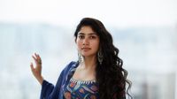 కంటతడి పెట్టిన స్టార్ హీరో - ఓదార్చిన సాయిపల్లవి (వీడియో)..!!