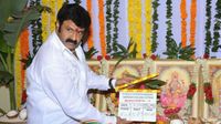 బాలయ్య క్లాప్ కొడితే.. బాక్సాఫీస్ బద్ధలవ్వాల్సిందే!