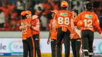 సన్‌రైజర్స్ చేతులు కాల్చుకుంటోందా: హై-వెలాసిటీ టైమ్ లో
