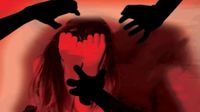 రైలు ఆపి ఘోరం: యువతిని పొదల్లోకి ఈడ్చుకెళ్లి గ్యాంగ్‌రేప్!