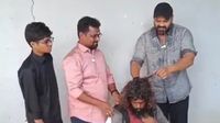 రోడ్డుపై మతిస్థిమితం లేని వ్యక్తికి కటింగ్ చేసిన మంచు మనోజ్.. వైరల్ వీడియో..!