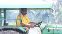 సామాన్య రైతులా మంత్రి సింప్లిసిటీ.. ట్రాక్టర్ నడిపి పొలం దున్నిన నిమ్మల రామానాయుడు