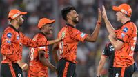 కేకేఆర్ ఎంట్రీతో అనూహ్య మలుపు: సన్‌రైజర్స్ ప్లేఆఫ్స్ పదిలం కావాలంటే.. !!