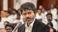 తన ఆస్థాన జ్యోతిష్యుడికి సీఎం విజయ్ బంపర్ ఆఫర్