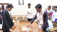సీఎం విజయ్‌ను ఓడించిన ప్రజ్ఞానంద.. భారీ నజరానా! (వీడియో)