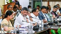 కర్ణాటక కేబినెట్ లో లుకలుకలు: రెడ్డిగారి అసంతృప్తి