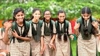 స్కూలుకెళ్లే టైమ్ అయింది.. మోగిన బడి గంట