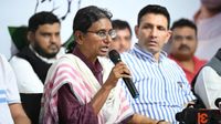 మీనాక్షి నటరాజన్ పిటీషన్ పై సుప్రీం కీలక నిర్ణయం..!!