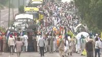 ముట్టడిలో ఢిల్లీ: వేలాదిగా తరలిన రైతన్నలు- సరిహద్దులు క్లోజ్: అటు కాక్రోచ్ ర్యాలీ