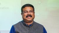 నెక్స్ట్ కేంద్ర విద్యాశాఖ మంత్రి ఆ ముఖ్యమంత్రే- డిప్యూటీ సీఎంతో కలిసి ఢిల్లీ రాక