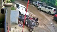 ఇలా గుద్దేశాడేంటి..? హైదరాబాద్ లో యాక్సిడెంట్ వీడియో వైరల్