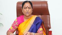ఎవరినీ కలవకుండా ఒంటరిగా మంత్రి కొండా సురేఖ.. మౌనం వెనుక వ్యూహం!