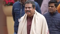 పిక్చర్ అబీ బాకీ హై: మోదీ కేబినెట్‌లో మళ్లీ ధర్మేంద్ర ప్రధాన్?