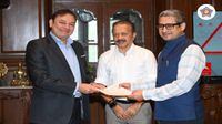 పోలీసుల గస్తీ వ్యవస్థకు అదానీ బూస్ట్..రూ.15 కోట్లతో 100 అత్యాధునిక వాహనాలు.!
