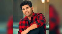  అర్ధరాత్రి ఇబ్బంది పెడుతున్నారు- పోలీసులకు అల్లు శిరీశ్ ఫిర్యాదు..!!