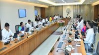  కేబినెట్ భేటీ: కొత్త పెన్షన్ల కు ఆమోదం, ముందుగా వారికే - స్థానిక ఎన్నికల్లో ఇలా..!!