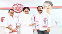 పవన్ లో సడన్ ఛేంజ్ వెనుక- మారుతున్న లెక్కలు.!! పవన్ లో సడన్ ఛేంజ్ వెనుక- మారుతున్న లెక్కలు.!!