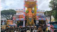 ఖైరతాబాద్​ గణేష్ వద్ద  పోటెత్తిన భక్తులు.. కిటకిటలాడుతున్న క్యూలైన్లు..!