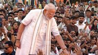 ప్రధాని మోదీ పాల్గొనాల్సిన కార్యక్రమానికి కొద్దిసేపటి ముందు.. గన్ తో దొరికిన ఇద్దరు వ్యక్తులు