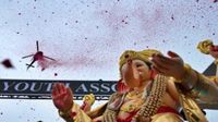 వినాయకుని విగ్రహంపై హెలికాప్టర్ నుంచి పూల వర్షం.. హైదరాబాద్ లో అరుదైన దృశ్యం..
