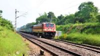 శ్రీకాకుళం జిల్లాలో ఘోర రైలు ప్రమాదం.. స్పాట్ లోనే నలుగురు విద్యార్థులు మృతి