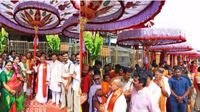 చెన్నై నుంచి తిరుమల చేరిన గొడుగులు: భక్తులకు తులసీ ప్రసాదం పంపిణీ