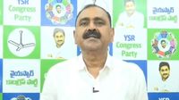 పోలీసులు చూస్తుండగానే అడ్డుకుంటోన్నారంటే.. !!