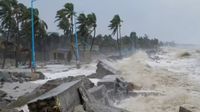 ఏపీ తీరం వైపు తరుముకొస్తోన్న సూపర్ సైక్లోన్- మహోగ్రం- అక్కడ స్కూళ్లకు సైతం సెలవులు