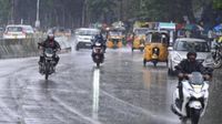 బంగాళాఖాతంలో ఉపరితల ద్రోణి: ఏపీలో ఈ జిల్లాల్లో వర్షాలు