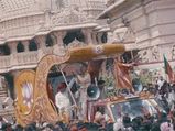 Protesters hurl eggs at Advani's rath, wave black flags