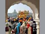Thousands throng gurdwaras to mark Gurpurab