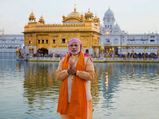 Among hundreds of devotees, PM Modi offers prayers at Golden Temple