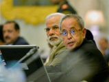 PM calls up President Mukherjee after a car in convoy meets accident