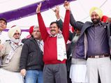 Congress protests against AAP neglecting Delhi