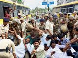 MP farmers block national highways; 9 arrested