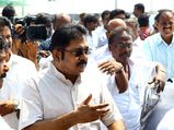 'TN cops offered bribe, threatened us to join EPS,' Dinakaran loyalists file complaint