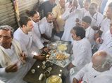 Rahul Gandhi tastes mirchi 'pakoda' at Kalmala village