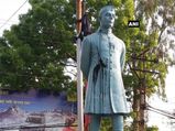 Black ink thrown at Jawaharlal Nehru's statue in West Bengal