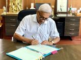 Parrikar returns to India: Resumes work at his office in state secretariat 