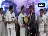 Kerala Floods: Rahul visits relief camps, felicitates fishermen 