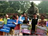 Karnataka MPs protest inside Parliament complex over Mekedattu project