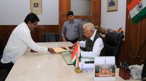Karnataka: Independent MLA Nagesh resigns, extends support to BJP