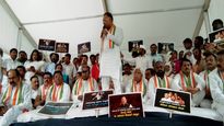 K'taka: Congress leaders stage protest against BSY govt's failure to tackle flood-crisis